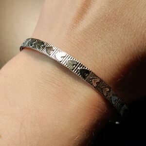 NEW Elegant Silver Heart Pattern Bangle Bracelet